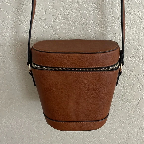 EXPRESS Bucket Purse - Picture 4 of 9